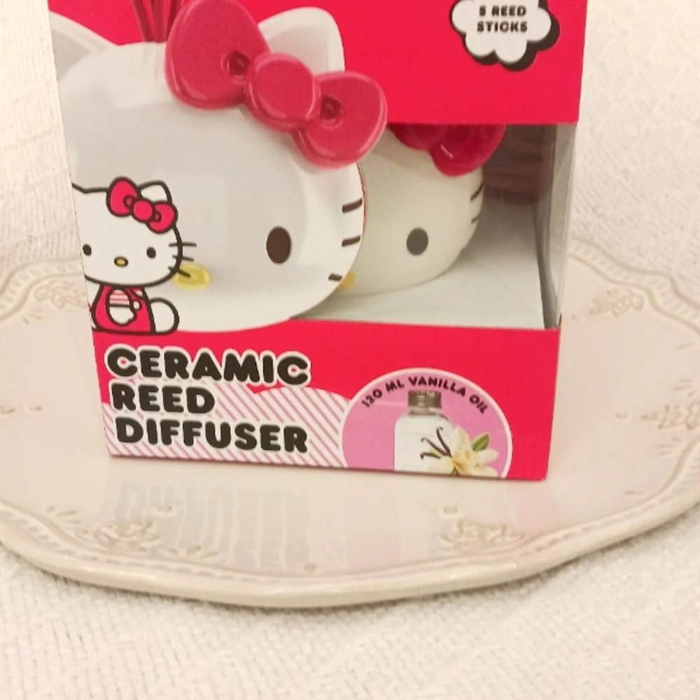 Hello Kitty Ceramic Reed Diffuser Set - Picture 8 of 10